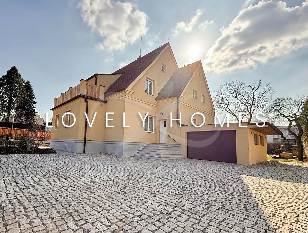 Pronájem rodinného domu 256 m², pozemek 1100 m²